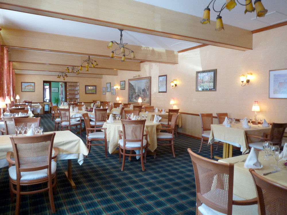 Hotel & Restaurant Le Cardinal Poix-de-Picardie Exteriér fotografie